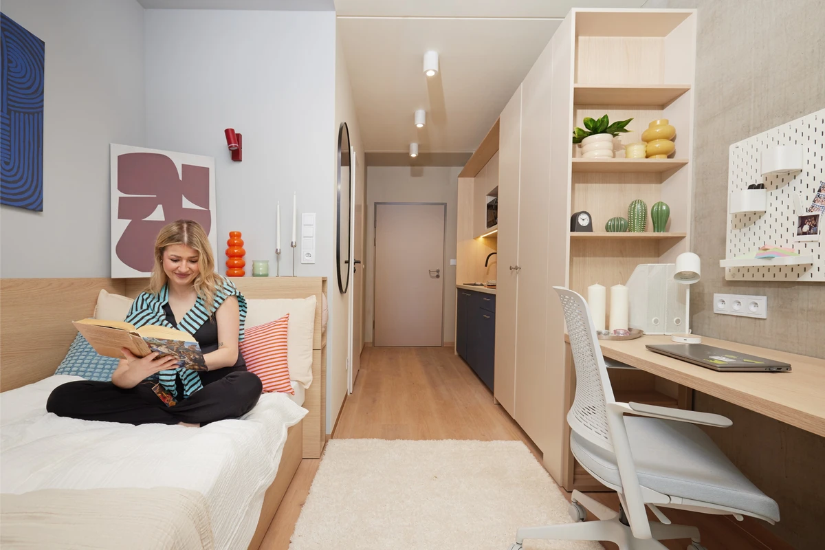Warszawa_StudentSpace_Wo__oska_-_single_flat_room.webp