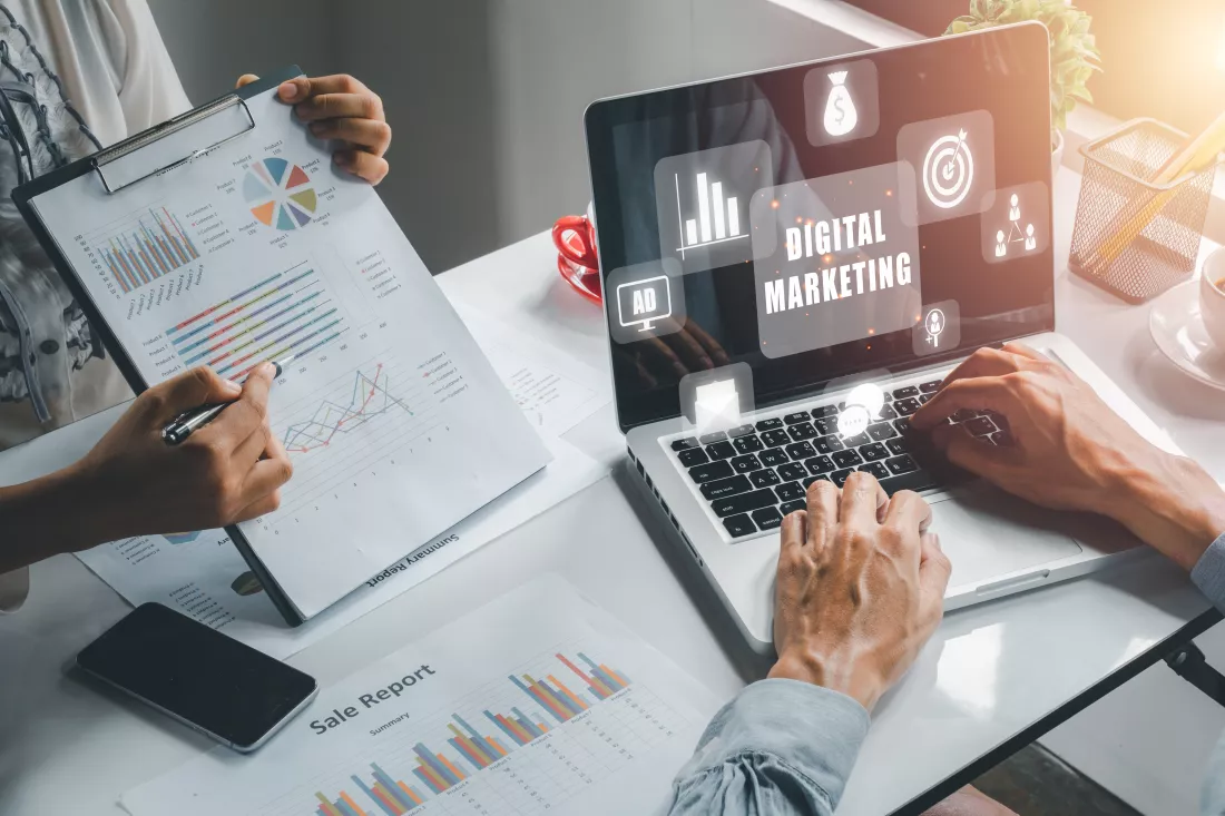 digital-marketing-technology-concept-businessteam-using-laptop-computer-with-vr-screen-digital-marketing-icon-office-desk-internet-online-search-engine-optimisation-seo-video-advertisingx9