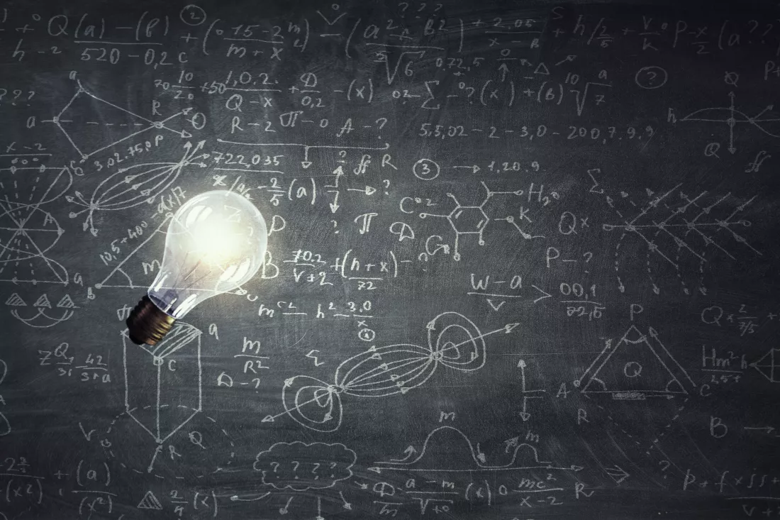 light-vintage-bulb-chalk-board-background